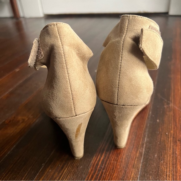 a.n.a Suede wedge heels size 8.5 - Picture 7 of 7